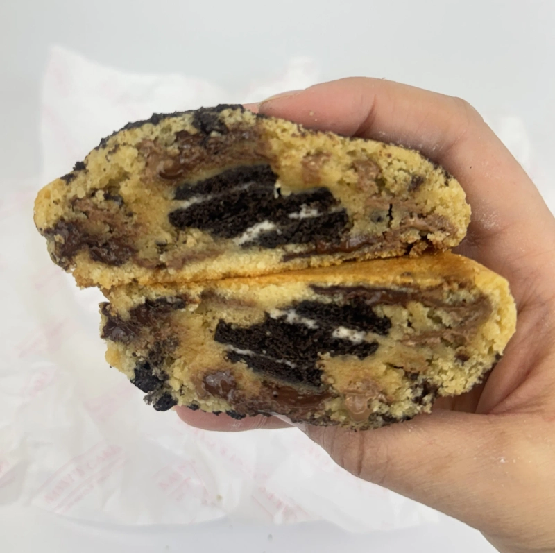 Dark Oreo Chocolate Chunky Cookie