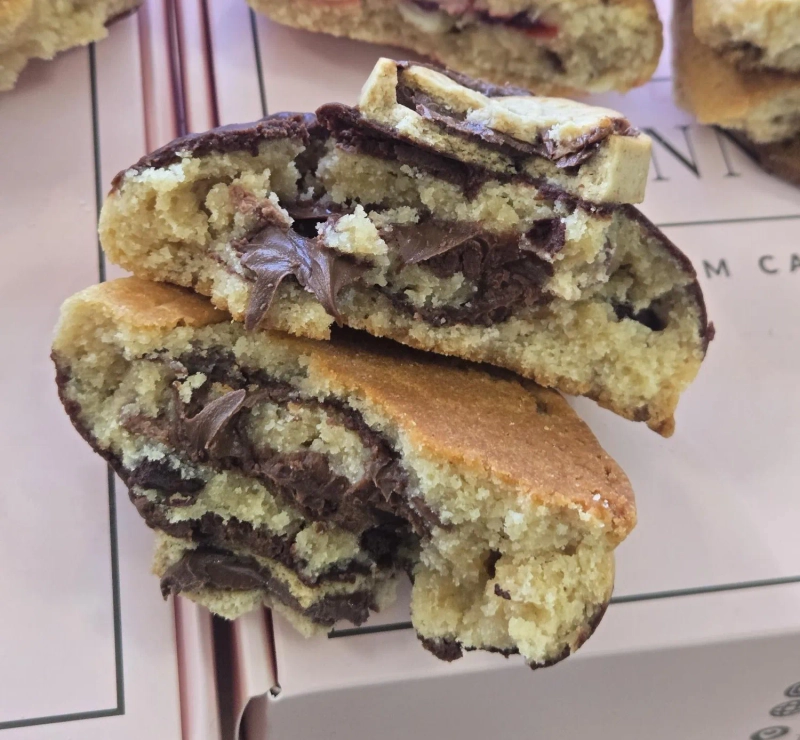 Classic Chocolate Chips Chunky Cookie with Nutella